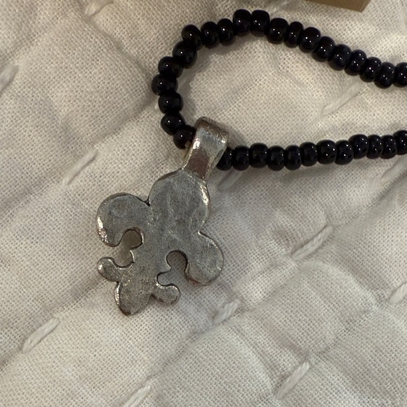 Silver Fleur-de-Lis Pendant Stretch Necklace - Picture 2 of 2